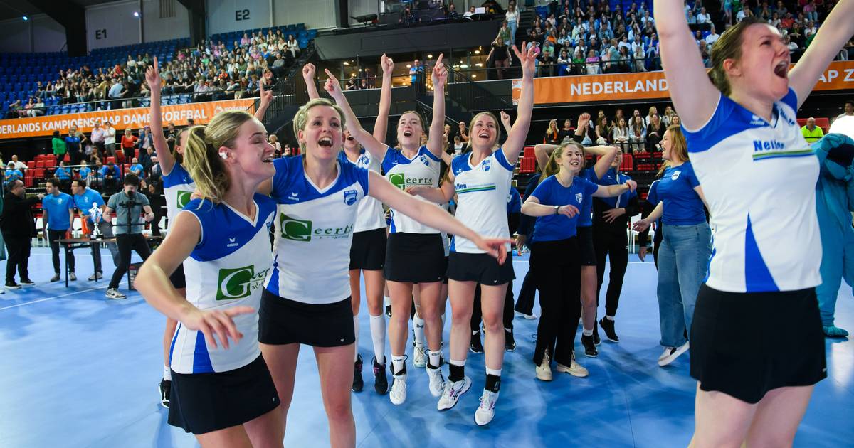 Zusjes Voets beslissen korfbalfinale voor Be Quick: ‘Zoë neemt een fles champagne mee naar huis’