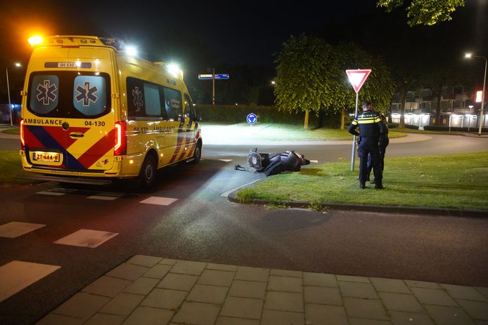 Vrouw Rijdt Door Na Botsing Met Scooter In Deventer, Maar Meldt Zich Bij  Politie | Deventer | Tubantia.Nl