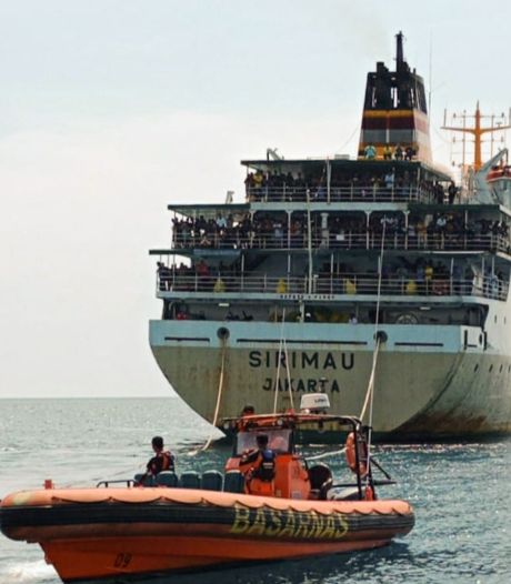 Le ferry échoué au large de l’Indonésie avec 800 personnes à bord a été dégagé