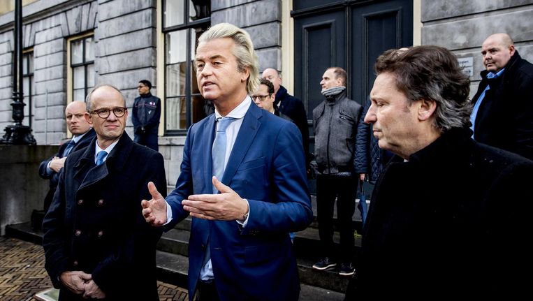 PVV-leider Geert Wilders legt samen met Henk Deun (L) en Rene Dercksen (R) van de PVV een verklaring af in Utrecht Beeld anp