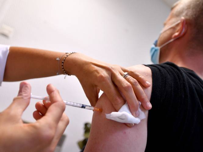Honderden Belgen reizen naar Rijsel voor apenpokkenvaccin