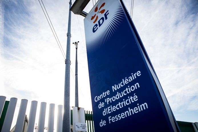 Durement affecté par la pandémie de covid-19, EDF prépare un plan d'économie qui pourrait être présenté fin juillet, ont indiqué lundi la direction et les syndicats.