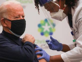 Joe Biden krijgt eerste dosis van coronavaccin
