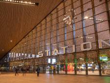 Rotterdam Centraal in kerstsfeer met duizenden kerstlampjes