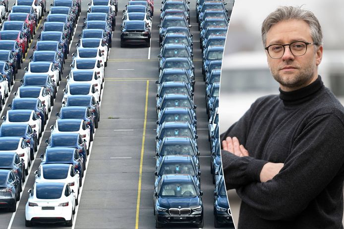 Archieffoto van de autoterminal in Zeebrugge. Rechts: HLN-mobiliteitsexpert Brecht Vanhaelewyn.