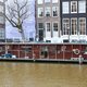 De Poezenboot heeft geld nodig voor een nieuw onderkomen: ‘We zinken nog net niet’
