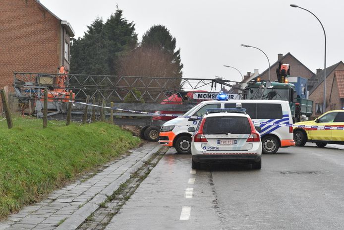 De man raakte geplet tussen de kraan en de vrachtwagen.