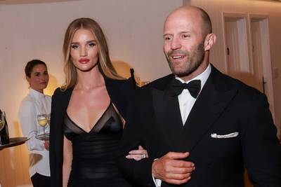 Jason Statham en echtgenote Rosie opnieuw gesignaleerd in Antwerpen bij bezoek aan architect