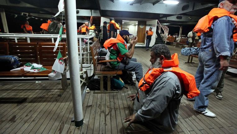 Activisten aan boord van het schip Mavi Marmara. Foto EPA Beeld 