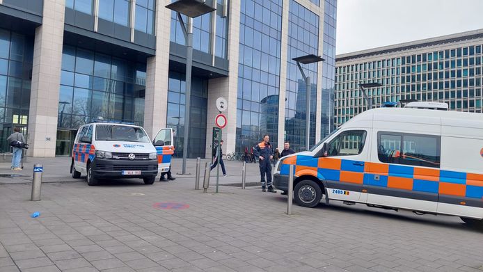 In de Financietoren in Brussel werd een verdachte enveloppe met wit poeder aangetroffen
