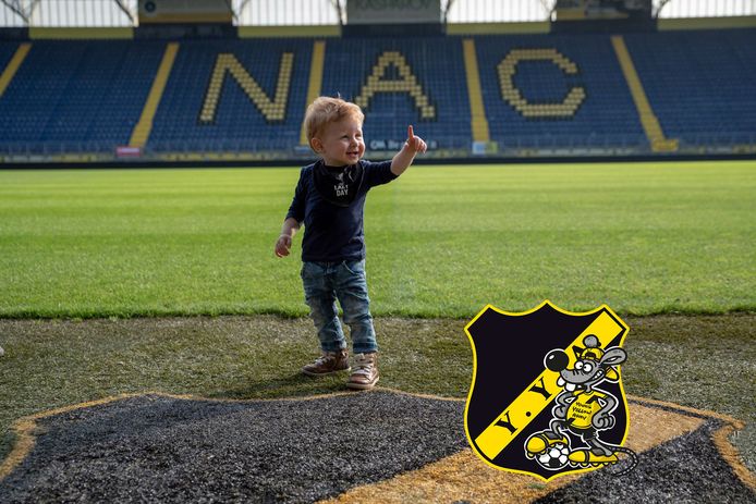 De allerjongste NAC-fans worden 11 september op de foto gezet in het NAC-stadion tijdens de Baby Fotodag.