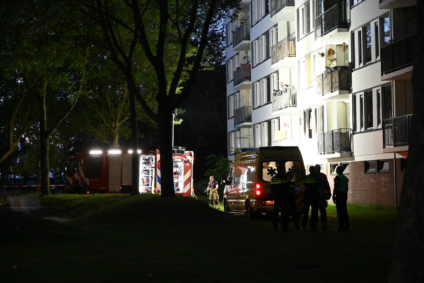 Een woning in een appartementencomplex aan de Wensel van Cobergherstraat in Breda heeft zaterdagavond in brand gestaan.