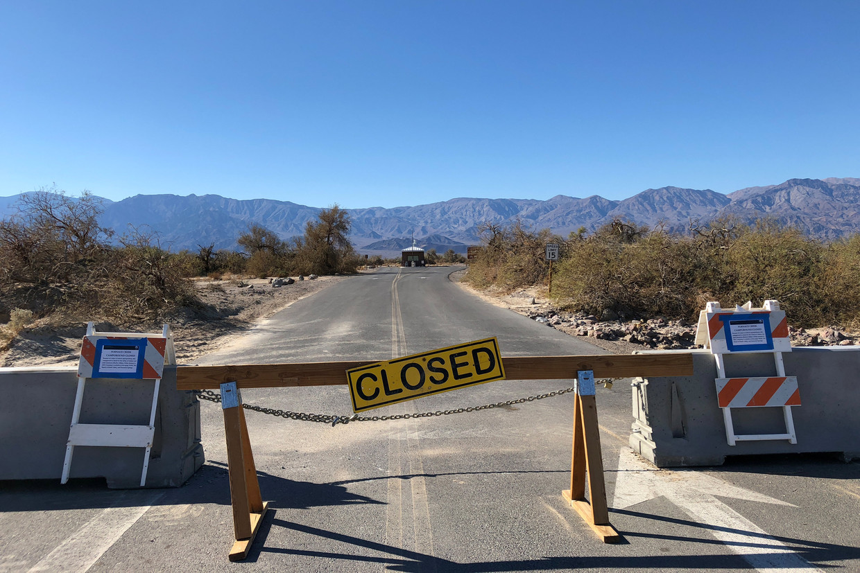 Een kampeerplaats in Death Valley National Park in Californië is gesloten door de shutdown. Beeld Reuters