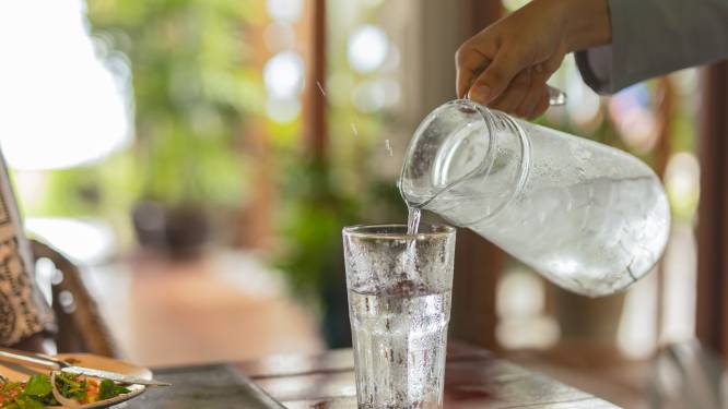 Ondanks de hete temperaturen toch geen gratis kraantjeswater op restaurant: waarom krijgen we dat niet in ons land?