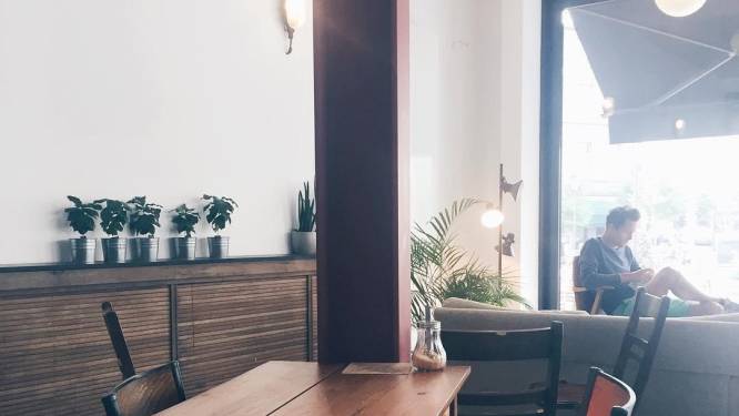 Daarom lijken alle nieuwe (hipster)barretjes zo op elkaar