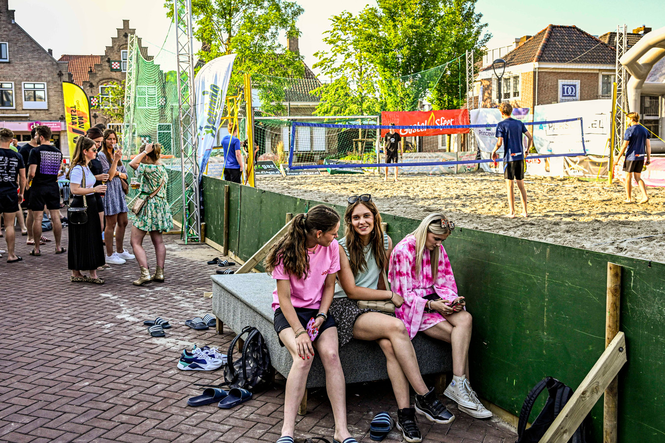 ‘Heerlijk met je blote voeten in het zand’ tennis, volleybal, voetbal