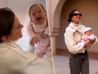 Astrid Coppens gaat op werkreis met jongste dochter Joey-Lee: “Haar eerste vlucht ooit was een succes”