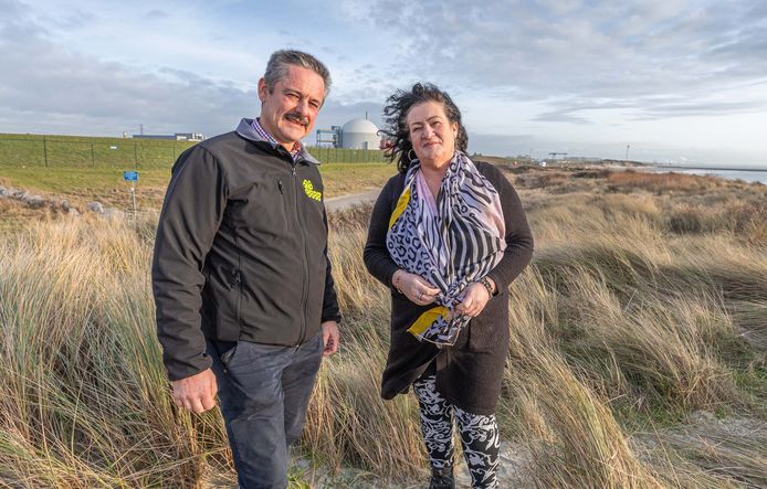 Kees Hanse, BBB-lijsttrekker in Zeeland, met partijboegbeeld Caroline van der Plas na een werkbezoek aan de kerncentrale in Borssele.