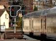 Eén meter door het rood: treinreizigers een uur geblokkeerd