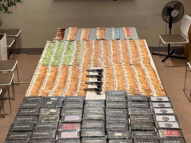 Honderd kilo cocaïne en 221.000 € gevonden in appartement in Deurne: man (27) en jongen (16) opgepakt