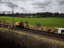 ProRail start met uitgraven dassenburcht onder het spoor bij Esch, mogelijk eind volgende week weer treinen