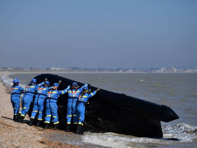 Nieuw recordaantal van 853 migranten stak woensdag Kanaal over naar Engeland