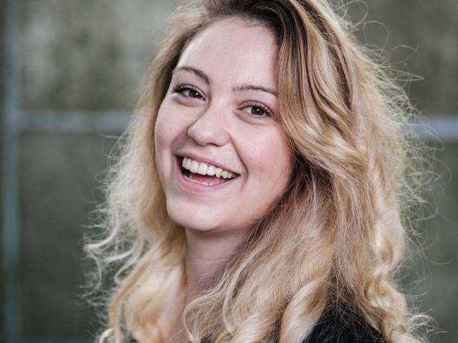 COLUMN. Sara Leemans schrijft over 33-jarige single Hanne: “Ik pleit voor een romcom vol ongemakkelijke stiltes”