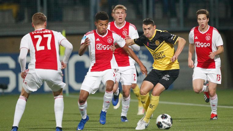 Formuleren marketing Verzorgen Inspiratieloos Ajax haalt opgelucht adem tegen Roda JC | Het Parool