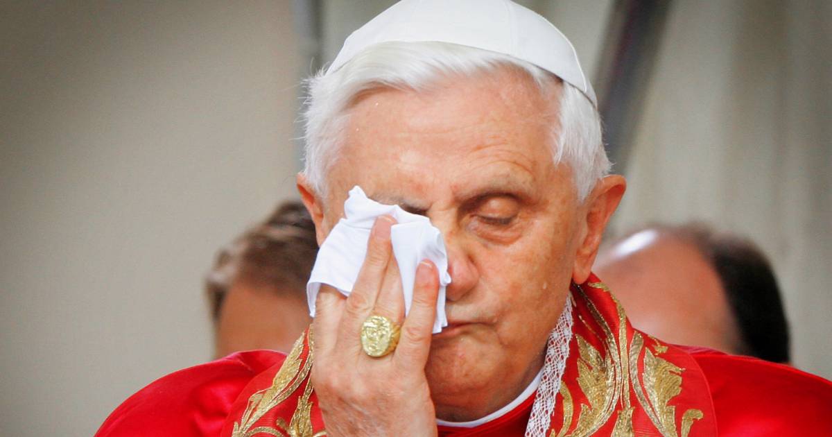 Бессонница была главной причиной отставки Папы Бенедикта XVI за границей