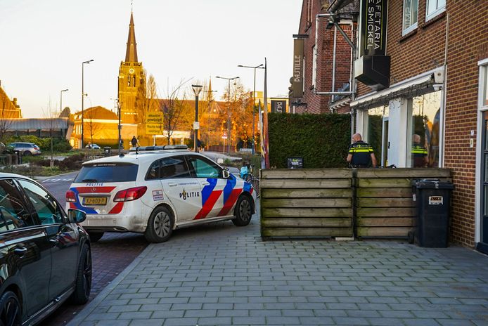 Aan de Oirschotseweg in Best is dinsdagmiddag een snackbar overvallen.