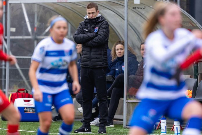Twee weken terug stond Joran Pot als trainer van PEC Zwolle Vrouwen nog tegenover FC Twente. Na de zomer werkt de coach uit Heino in Enschede.