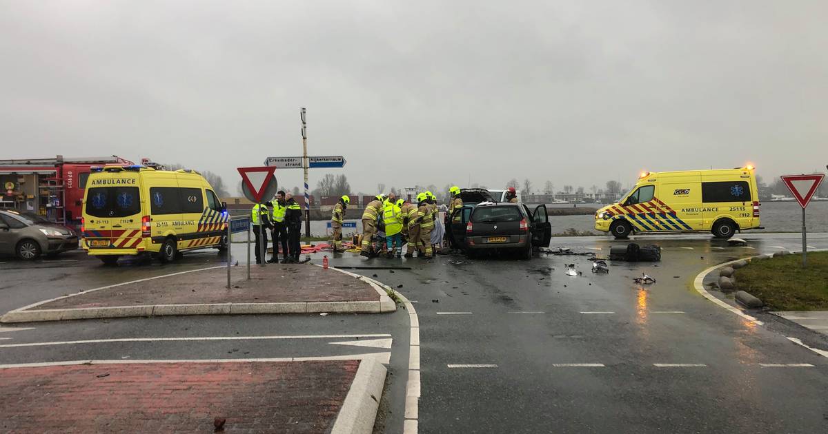 Ernstig ongeval in Zeewolde tussen auto en bestelbusje.