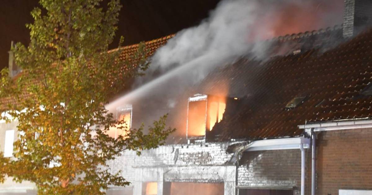 Fietsenwinkel in Schoondijke ‘volledig in brand’