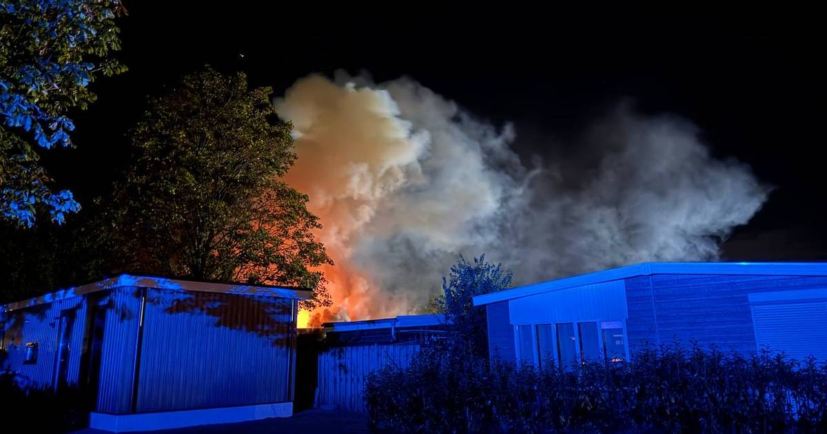Chalet gaat in vlammen op aan de Marsweg in Lathum | Zevenaar