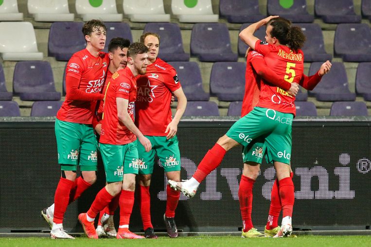 Vreugde bij KV Oostende na een goal van Jelle Bataille. Beeld Photo News