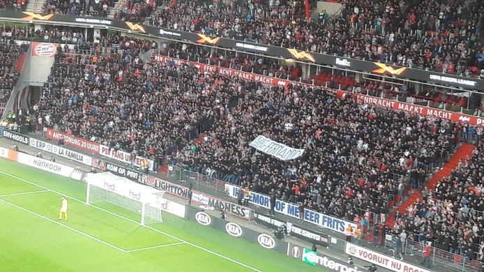 Het spandoek voor Fernando Ricksen in het Philips Stadion