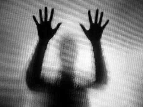 Op papadagen mochten buurkinderen gamen op zolder van man (32) en daar ging hij over de schreef