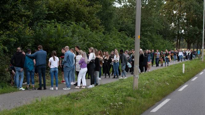 Vrienden en familie staan stil bij lot vriendinnen (19 en 22) op plek tragisch ongeluk Wehl: ‘Mooi eerbetoon’