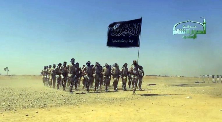 Strijders van Ahrar al-Sham tijdens een militaire training. Beeld AFP