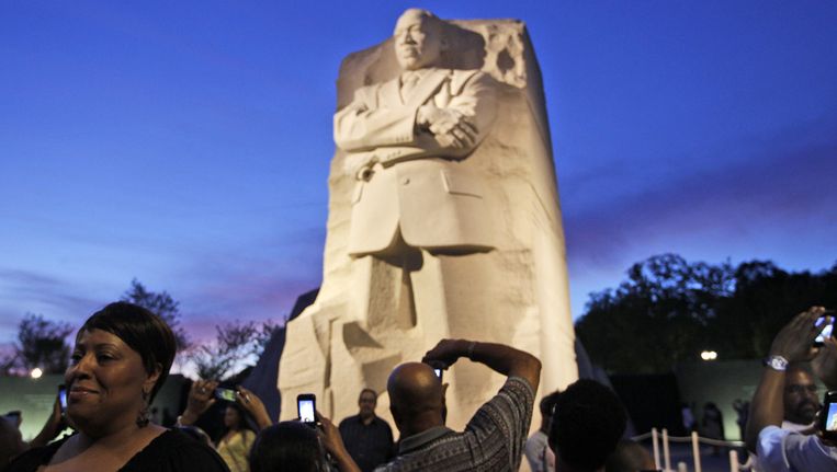 Het gisteren onthulde standbeeld van Martin Luther King op de Mall in Washington. Beeld ap