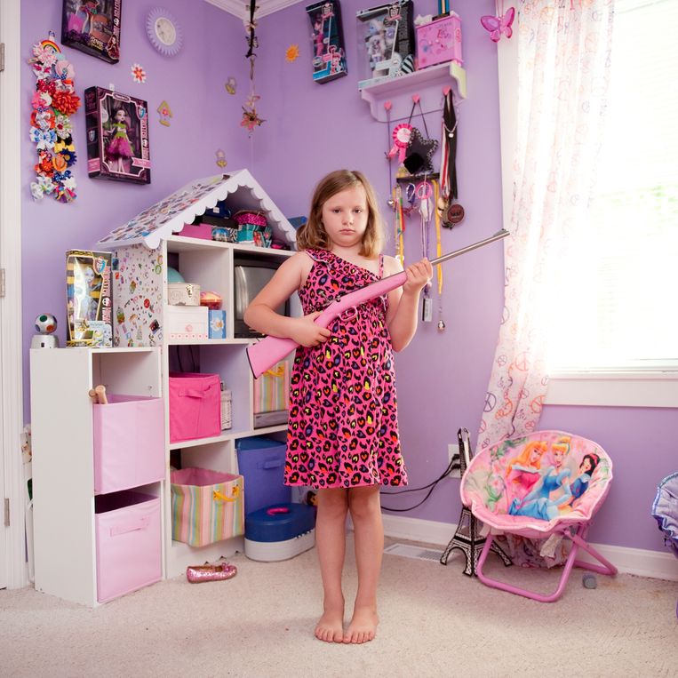 Een foto uit de reeks 'My First Rifle'. Beeld An-Sofie Kesteleyn