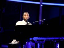 John Legend draagt emotioneel optreden Billboard Music Awards op aan Chrissy Teigen