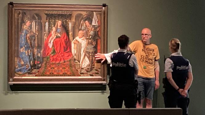 Ook Vlaamse klimaatactivist viseerde al kunstwerken: “Ze vragen ruim 1.000 euro en ik heb geen schade aangericht. Schilders zoals Van Gogh zouden het eens zijn met ons”