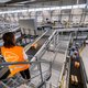 PostNL buigt voor kritiek en belooft ook meerderjarigen aan te werven