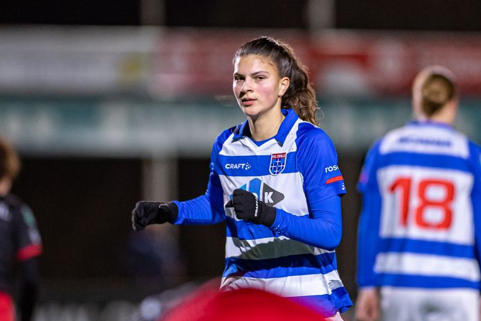 Danique Noordman hielp PEC Zwolle met een doelpunt en een assist flink op weg naar een indrukwekkende zege tegen PSV.