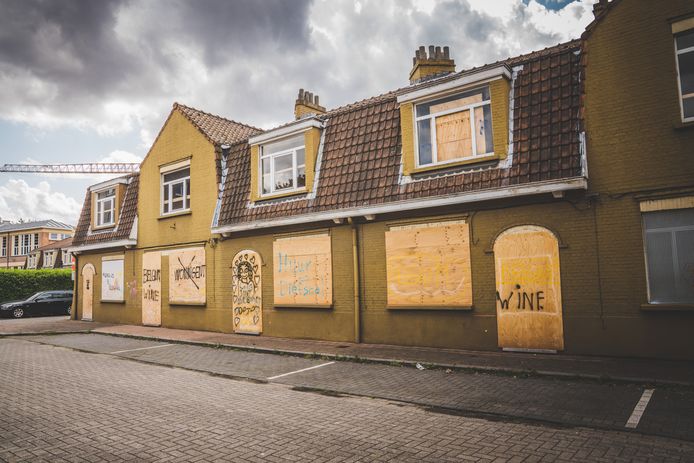 De woningen in de Sint-Bernadettewijk zijn inmiddels dichtgetimmerd om krakers buiten te houden.