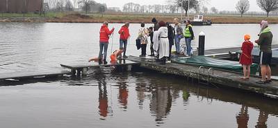Meekrapdurp spoelt de kater weg met een duik in de Dintel: ‘Ik ben gelijk lekker wakker!’