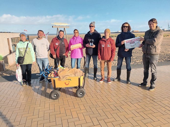 De Zeebrugse familie Willems kreeg een geschenk van het stadsbestuur voor hun inzet.