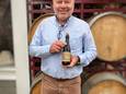Luc Vermeersch van brouwerij De Leite met z'n nieuwste biertje: de 'Barrels & Pipes'.