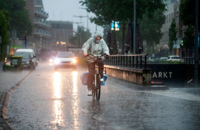 Kans op zware onweersbuien in Gelderland vandaag.